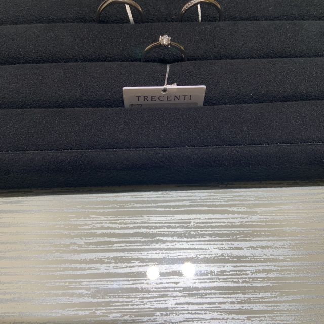 【TRECENTI(トレセンテ)の口コミ】 妻が花のデザインが大好きで、ずっとこれが欲しいと言っていました。なの…