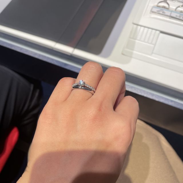 【銀座ダイヤモンドシライシの口コミ】 とにかく輝きが違うので見てみてくださいと言われてご案内頂いたダイヤモ…