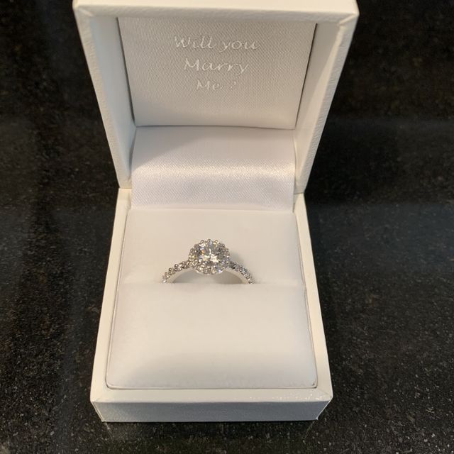 【宝寿堂(ほうじゅどう)の口コミ】 質の良いダイヤは、目で見た瞬間の輝きが今まで見たものと全く違う印象だ…