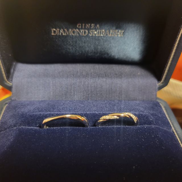 【銀座ダイヤモンドシライシの口コミ】 ねじりが入っているデザインがとにかく素敵で彼も私もひと目で気に入りま…