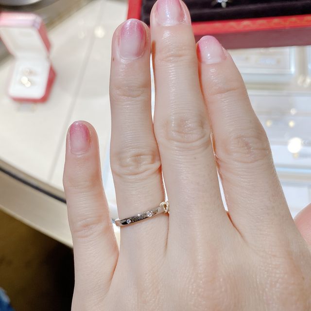 【カルティエ(Cartier)の口コミ】 カルティエで一番オーソドックスなモデルのバレリーナを試着しました。
細…