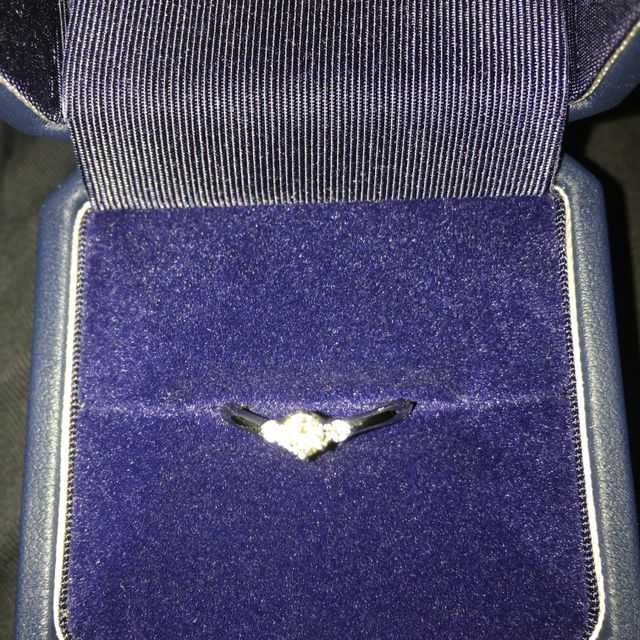 【銀座ダイヤモンドシライシの口コミ】 デザインがまず多く、好みに合ったものが選びやすかったです。その中でも…