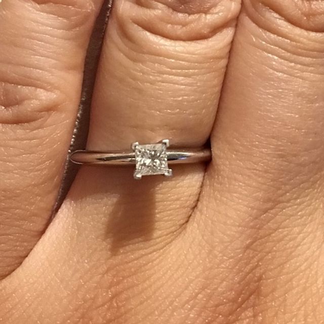 【ティファニー(Tiffany & Co.)の口コミ】 ソリティアかメレかで悩んだのですが、一生に一度のことなのでせっかくだ…