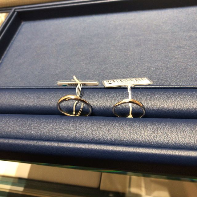 【銀座ダイヤモンドシライシの口コミ】 シンプルなデザインの指輪が欲しいということをお伝えして、色々な種類の…