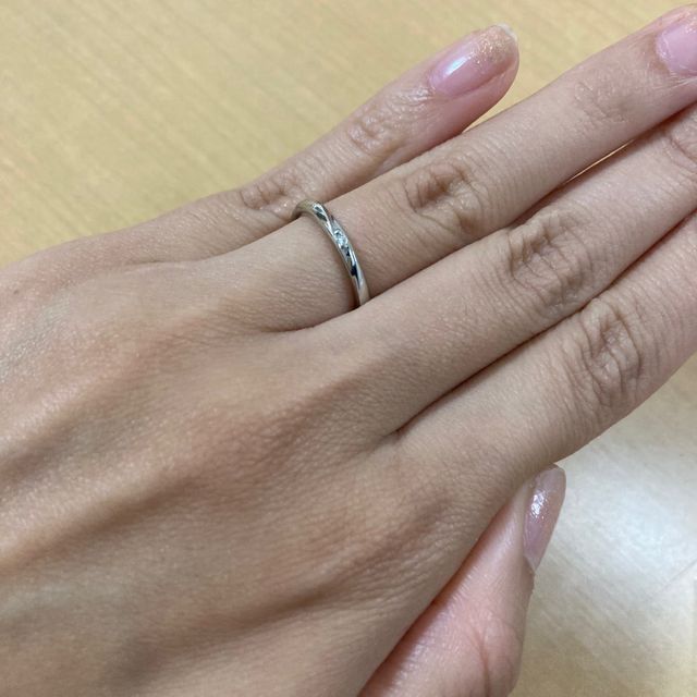 【TRECENTI(トレセンテ)の口コミ】 ストーンがシンプルで、普段派手なネイルをしない自分の手にもなじんでみ…