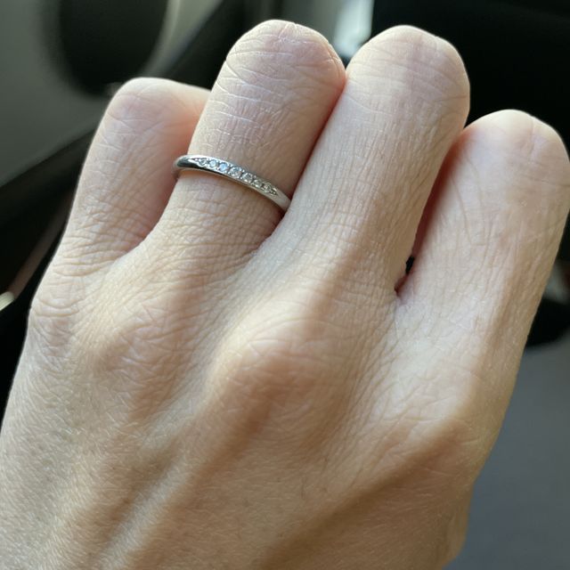 【銀座ダイヤモンドシライシの口コミ】 シンプルなデザインだけれどしっかりダイヤが入っている指輪が希望で探し…