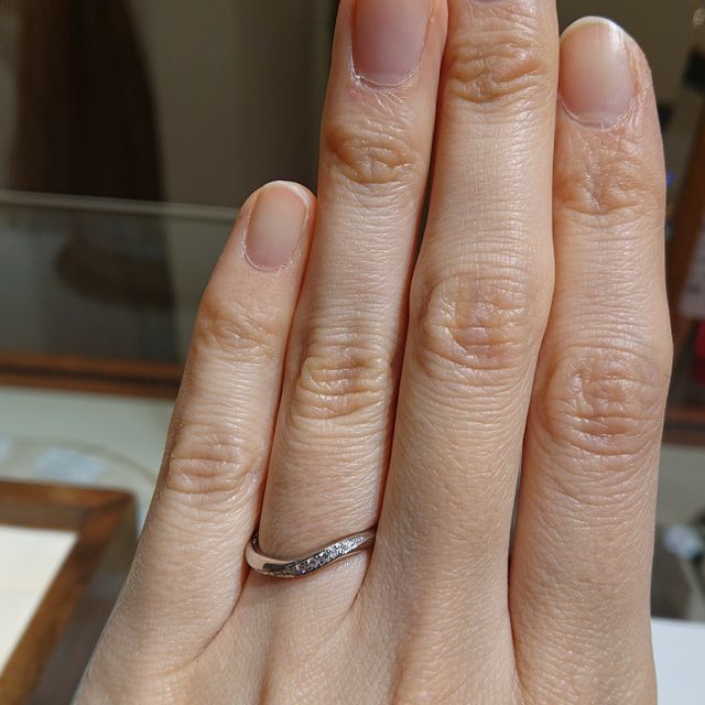 【TRECENTI(トレセンテ)の口コミ】 ストレートタイプの指輪です。シンプルなデザインで、飽きがこないデザイ…