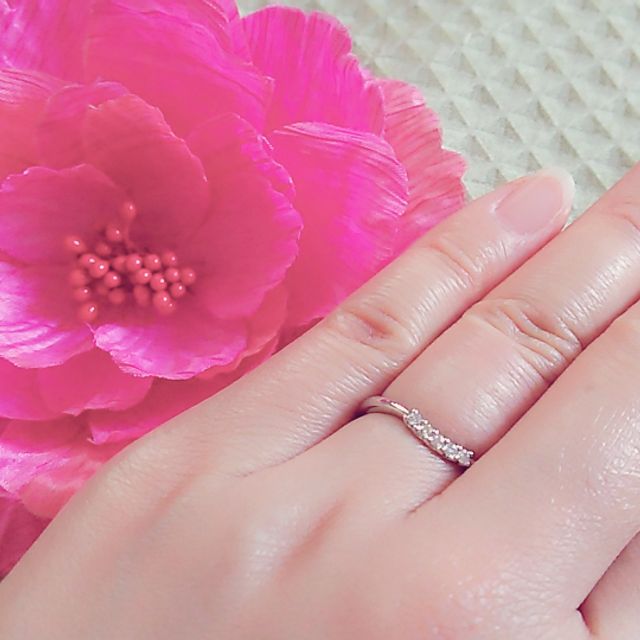 【COLANY(コラニー)の口コミ】 着け心地が心地よいこと、ダイヤの部分が緩くアーチを描いているのでつけ…