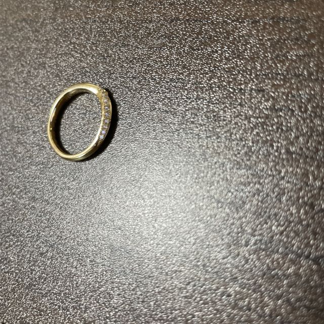 【銀座ダイヤモンドシライシの口コミ】 旦那と下見に行った時一目惚れしました！
どの角度からみてもダイヤが光っ…