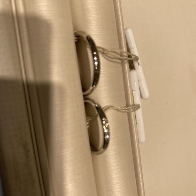 【ウィスプ(WISP)の口コミ】 わたしの分は、ストレートで石が3つ入っています。彼の方は1つだけ石が入…