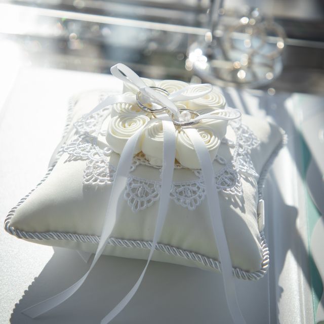 【4℃ BRIDAL(ヨンドシーブライダル)の口コミ】 妻の婚約指輪を決めてから私の結婚指輪を決めました。
妻の婚約指輪のダイ…