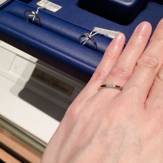 【銀座ダイヤモンドシライシの口コミ】 飽きずに長く使える、ストレートのデザインを探していました。婚約指輪と…