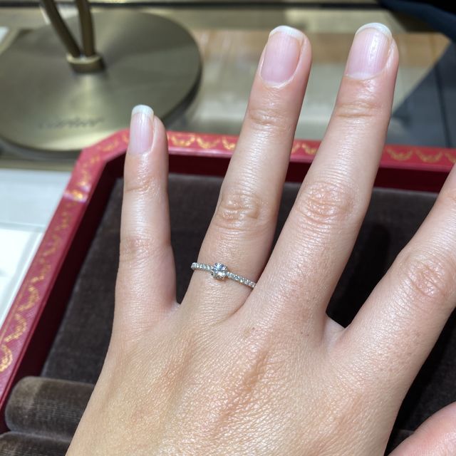 【カルティエ(Cartier)の口コミ】 シンプルながら高級感や落ち着きのあるデザインでした。プラチナの輝きに…