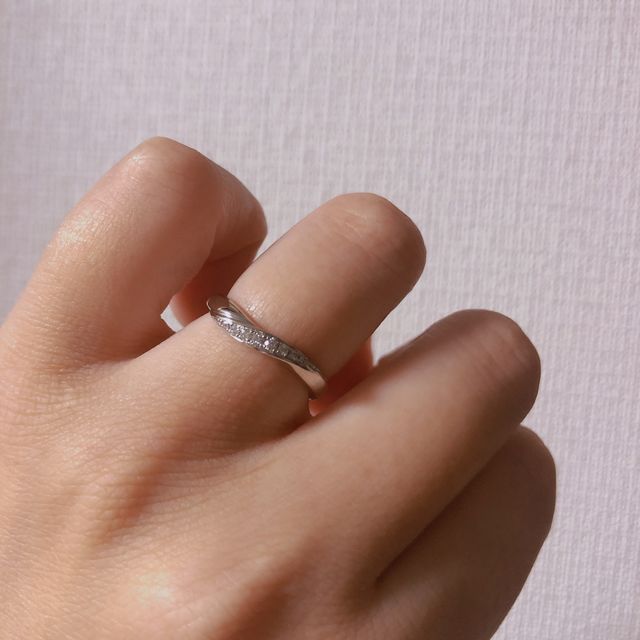 【4℃ BRIDAL(ヨンドシーブライダル)の口コミ】 シンプルだけどキラキラ感もあるデザインに惹かれました。
最初に決めたデ…