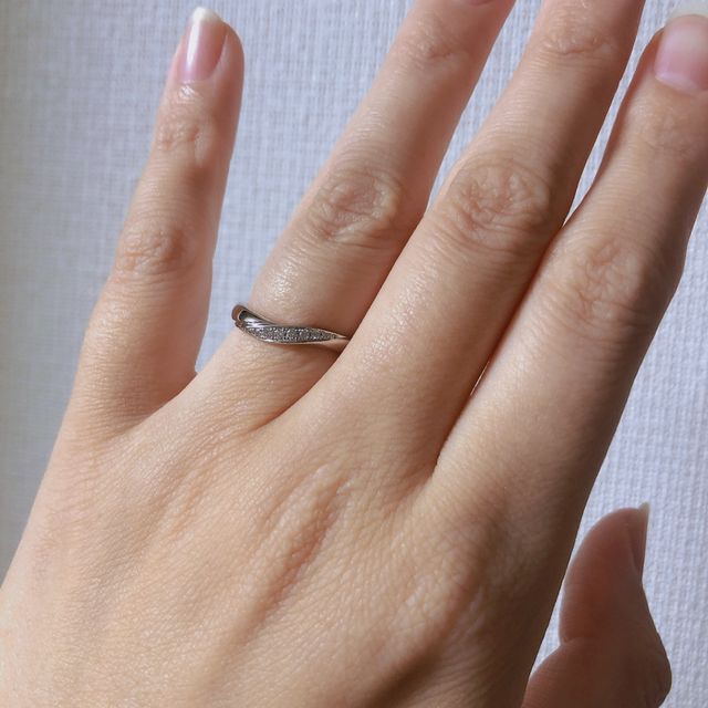 【4℃ BRIDAL(ヨンドシーブライダル)の口コミ】 シンプルだけどキラキラ感もあるデザインに惹かれました。
最初に決めたデ…