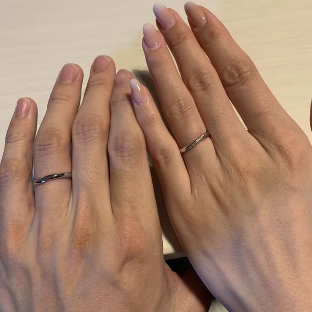 【4℃ BRIDAL(ヨンドシーブライダル)の口コミ】 細めの指輪を探していて色々なデザインを見せて頂いたんですが、この指輪…