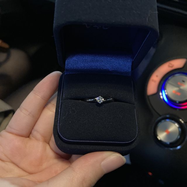 【4℃ BRIDAL(ヨンドシーブライダル)の口コミ】 デザインがシンプルで可愛く、形が∞のようになっており、「永遠の愛…