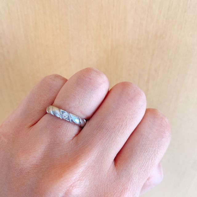 【ショーメ(CHAUMET)の口コミ】 婚約指輪と同様、みんながあまり付けていないようなデザインの指輪をつけ…