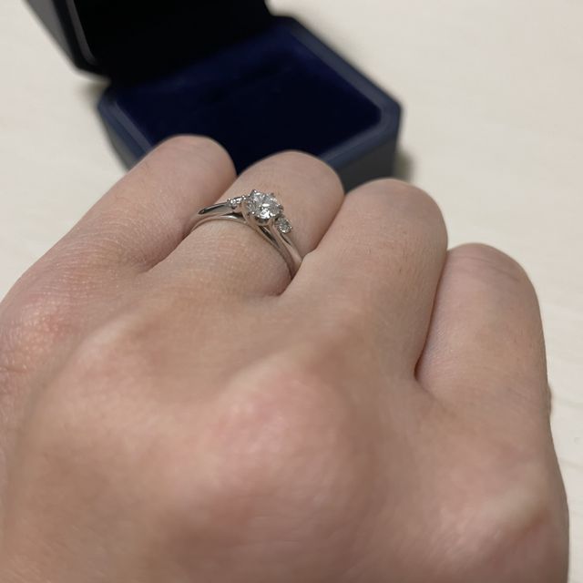 【銀座ダイヤモンドシライシの口コミ】 シンプルだけど、ダイヤモンドの存在感があるリングを選びました。リング…