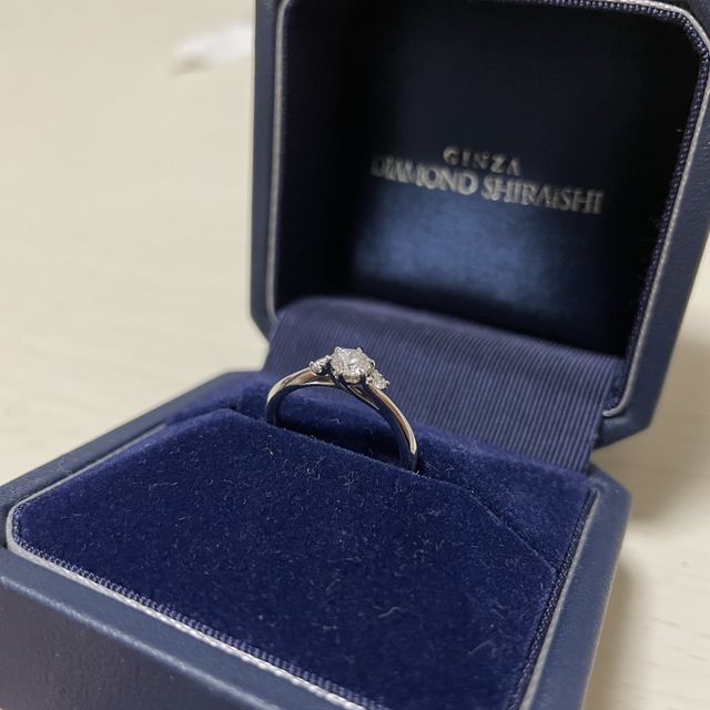 【銀座ダイヤモンドシライシの口コミ】 シンプルだけど、ダイヤモンドの存在感があるリングを選びました。リング…