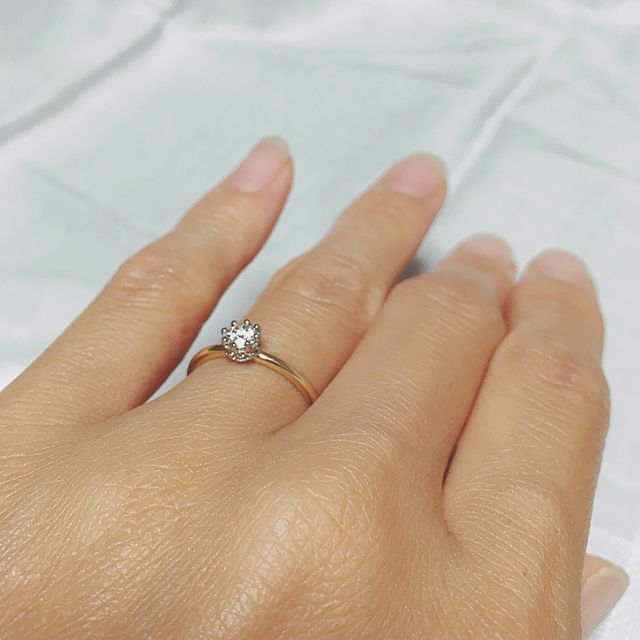 【Galopine & Galopin(ガロピーネガロパン)の口コミ】 定番はシルバーだと思いますが、王冠のモチーフとゴールドが気に入りまし…