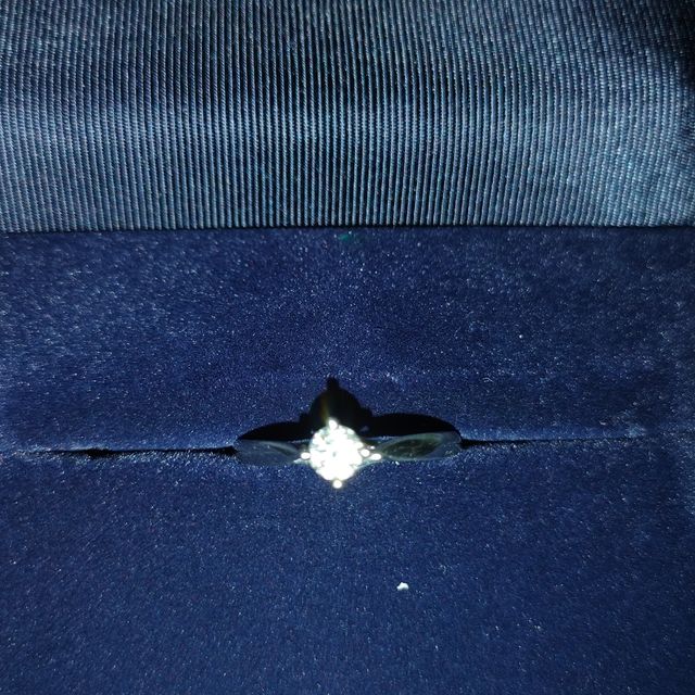 【銀座ダイヤモンドシライシの口コミ】 ダイヤモンドに、こだわりました。
そして、シンプルかつデザインにあきの…