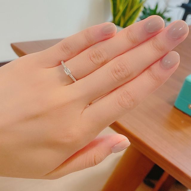 【ティファニー(Tiffany & Co.)の口コミ】 普段使いしたかったので爪や石座が低いデザイン、結婚指輪と重ね付けしや…