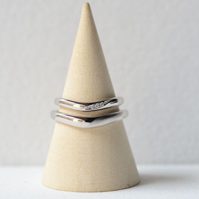 【CRAFY(クラフィ)の口コミ】 プロポーズで贈ってもらった婚約指輪に合わせて、V字、プラチナ、メレダイ…