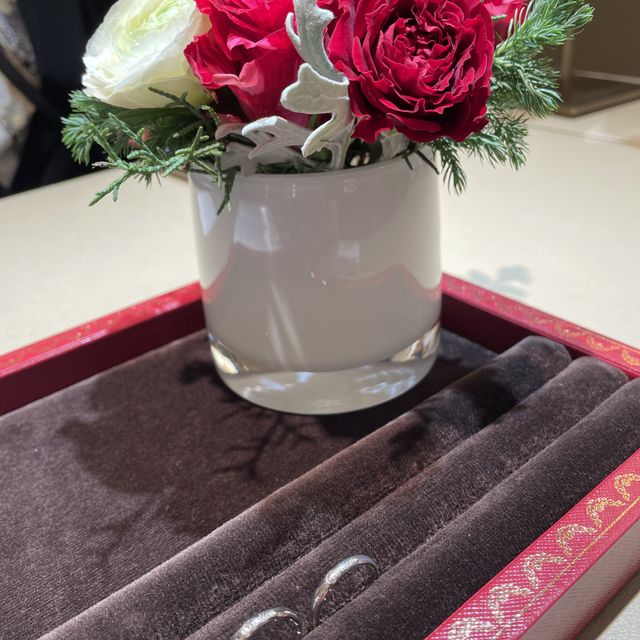 【カルティエ(Cartier)の口コミ】 長くつけるものなので飽きのこないシンプルなデザインにしました。シンプ…