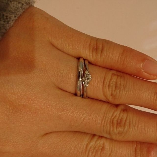 【TRECENTI(トレセンテ)の口コミ】 まずエンゲージリングを選び、セットで着けた際の印象を重視してマリッジ…