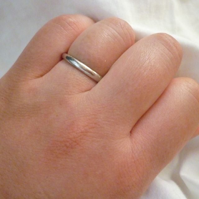 【アイプリモ(I-PRIMO)の口コミ】 ・シンプルだけれども女性らしい曲線。
・普段は裏返して使い、晴れの日に…