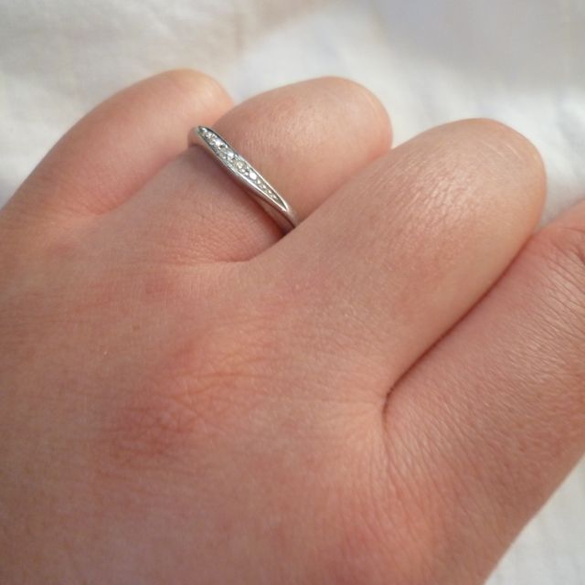 【アイプリモ(I-PRIMO)の口コミ】 ・シンプルだけれども女性らしい曲線。
・普段は裏返して使い、晴れの日に…