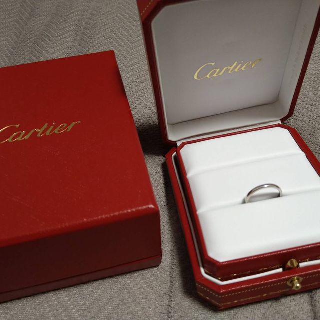 【カルティエ(Cartier)の口コミ】 最終的にカーブになっているものと2択で悩みましたが、ストレートタイプの…