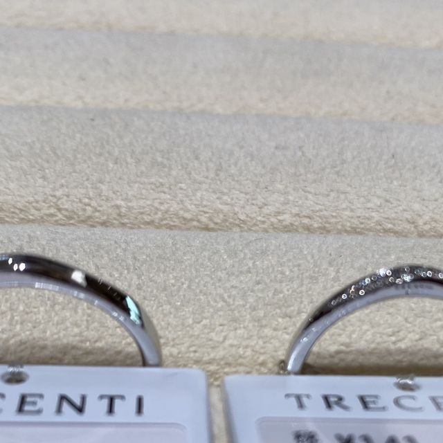 【TRECENTI(トレセンテ)の口コミ】 レディース&rarr;ストレートだけど、ダイヤモンドがウェーブ上に入ってい…