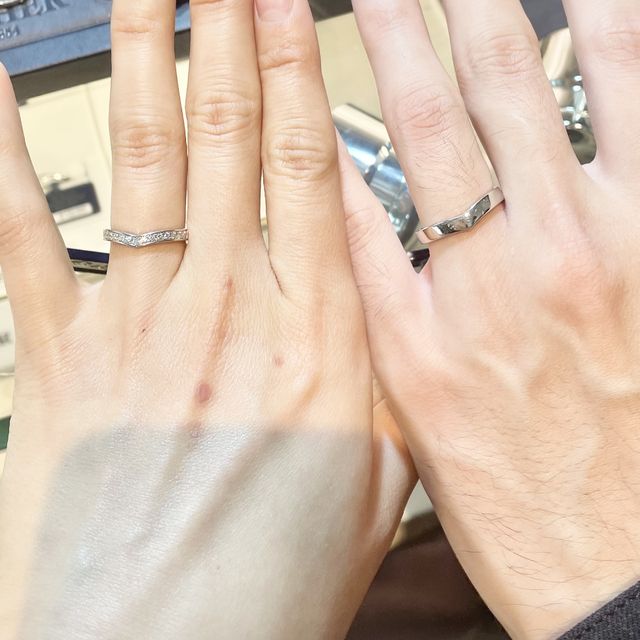 【ROYAL ASSCHER(ロイヤル・アッシャー)の口コミ】 試着したハーフエタニティリングの中で一番キラキラしていました。リング…