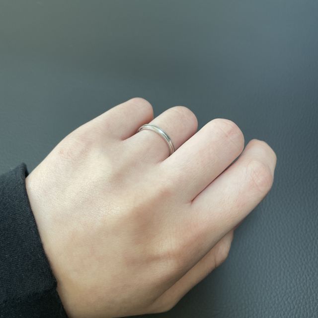 【ケイウノ ブライダル(K.UNO BRIDAL)の口コミ】 シンプルなデザインでお揃いの物を探していました。
男性女性用でデザイン…