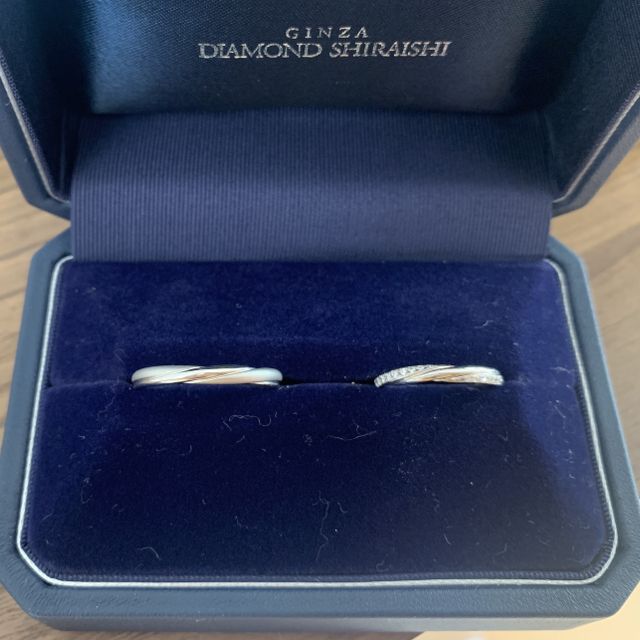 【銀座ダイヤモンドシライシの口コミ】 シンプルストレートのデザインで探していて、何店舗か回りましたが、他で…
