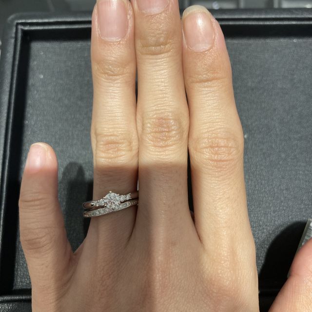 【エクセルコダイヤモンド(EXELCO DIAMOND)の口コミ】 納得したデザイン、4Cで着けたいと強い要望からエクセルコさんの前には5箇…