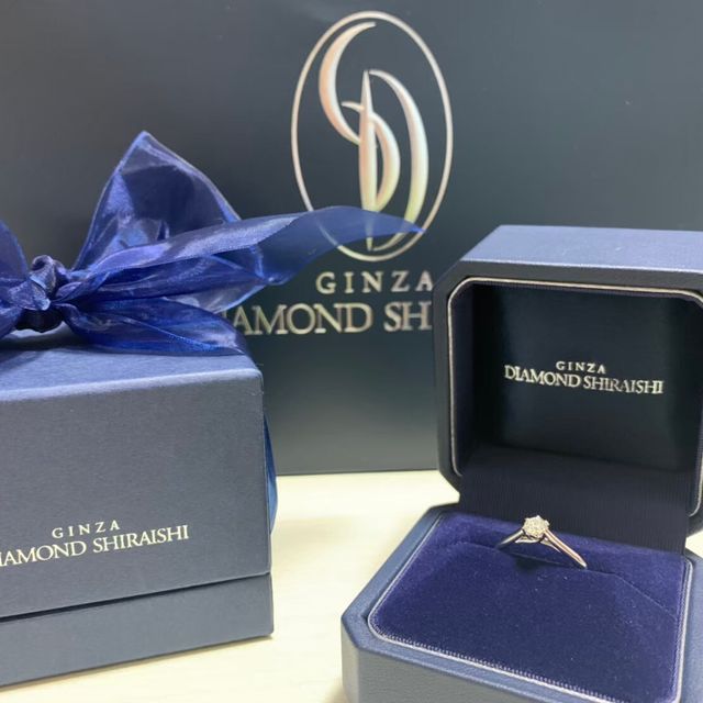 【銀座ダイヤモンドシライシの口コミ】 できるだけシンプルな指輪を探していたので、派手すぎず、かつ台座の形が…