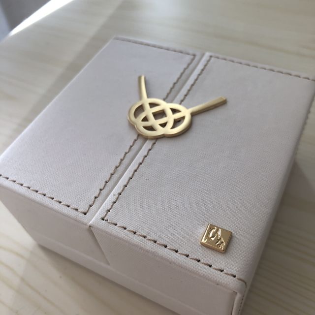 【ひなの口コミ】 ピンクゴールドが好きでコンビネーションのものを探していました。緩めのV…