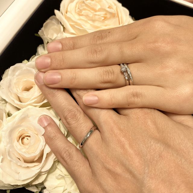 【4℃ BRIDAL(ヨンドシーブライダル)の口コミ】 ウェーブのデザインで探していました。とても指にフィットします。キラキ…