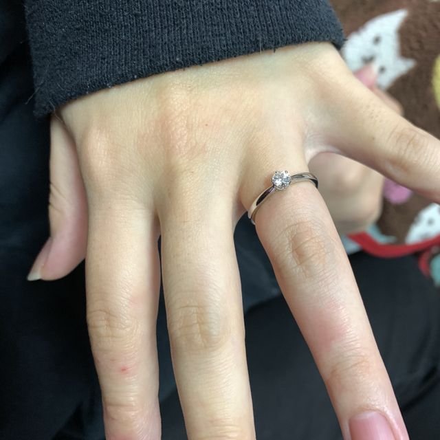 【アイプリモ(I-PRIMO)の口コミ】 指輪のデザインはとても良く、ダイヤモンドがキレイに輝いていています。…