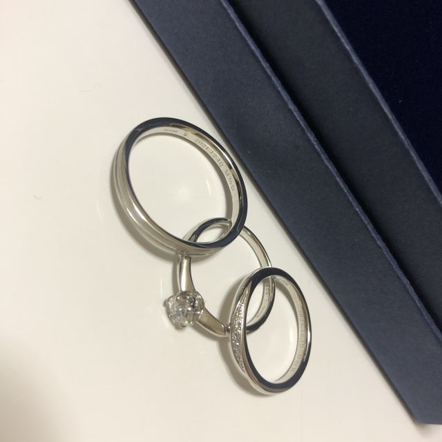 【銀座ダイヤモンドシライシの口コミ】 最初にネットで確認して実際に店舗で色々と見て回りました。
シンプルなデ…