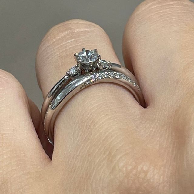 【4℃ BRIDAL(ヨンドシーブライダル)の口コミ】 婚約指輪と結婚指輪を重ね付けした時のデザインが気に入ったのが1番の決め…