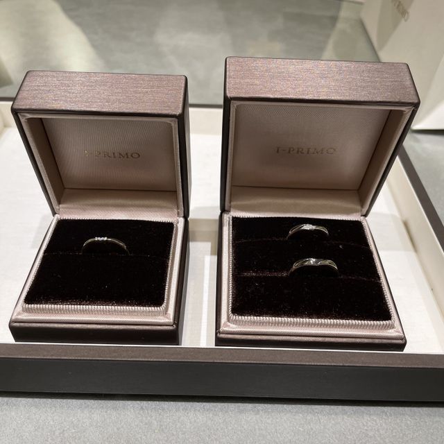 【アイプリモ(I-PRIMO)の口コミ】 婚約指輪は細めの指輪で、1カラットのダイヤ使用。フィット感もよく、指に…