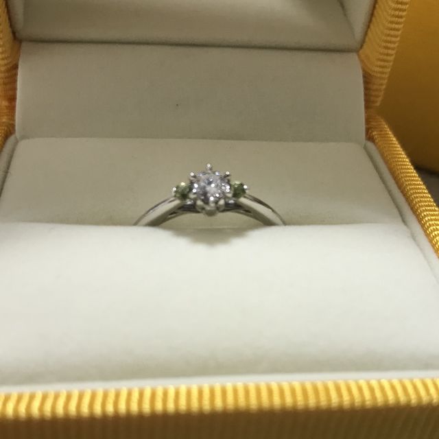 【ケイウノ ブライダル(K.UNO BRIDAL)の口コミ】 当初婚約指輪は既製品のデザインで探していましたが、ピンと来ず。イニシ…