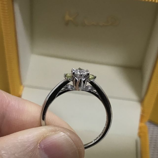 【ケイウノ ブライダル(K.UNO BRIDAL)の口コミ】 当初婚約指輪は既製品のデザインで探していましたが、ピンと来ず。イニシ…