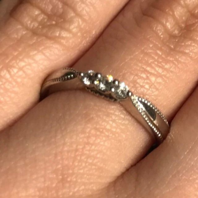 【エクセルコダイヤモンド(EXELCO DIAMOND)の口コミ】 ダイヤモンドの付いたマリッジリングを探していましたが、エタニティリン…