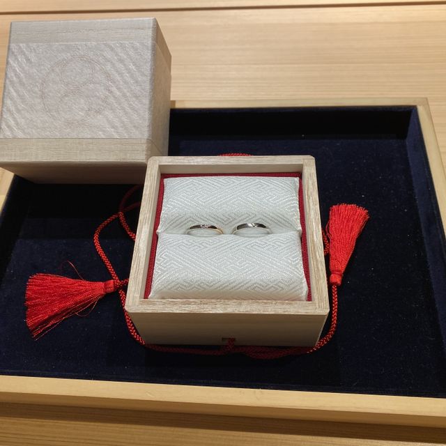 【TOMOE(トモエ)の口コミ】 指輪のデザインが気に入りました。花影の結婚指輪にしましたが、女性側の…