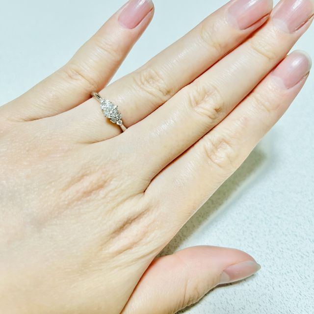 【4℃ BRIDAL(ヨンドシーブライダル)の口コミ】 デザインが好みだったということが1番の決め手です。また、スタッフの方に…